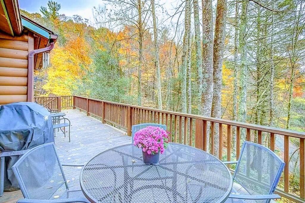Serene & Cozy - Peaceful View - Fireplace - Creek Fleetwood Exterior foto