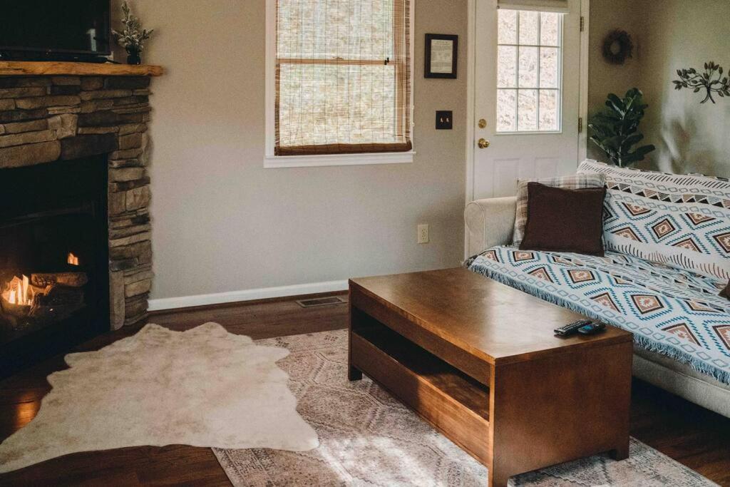 Serene & Cozy - Peaceful View - Fireplace - Creek Fleetwood Exterior foto